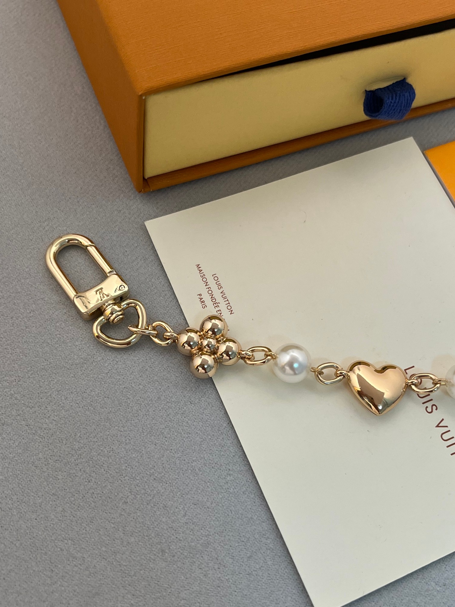 l0vis Vvtt0n bag charm