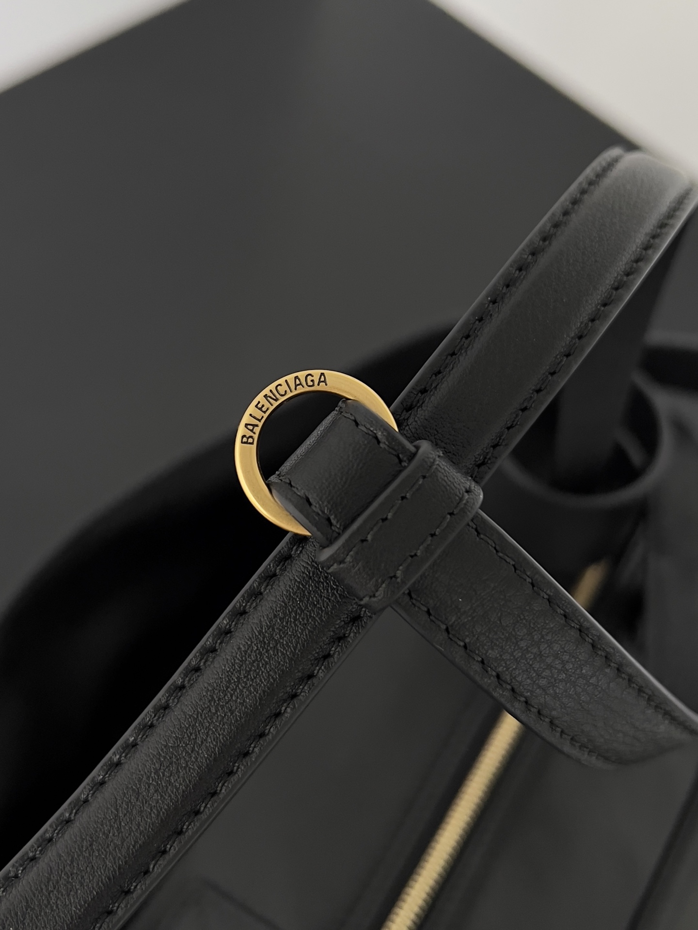 Ba1en*iaga carrie bag-30.9*11.9*11.9cm