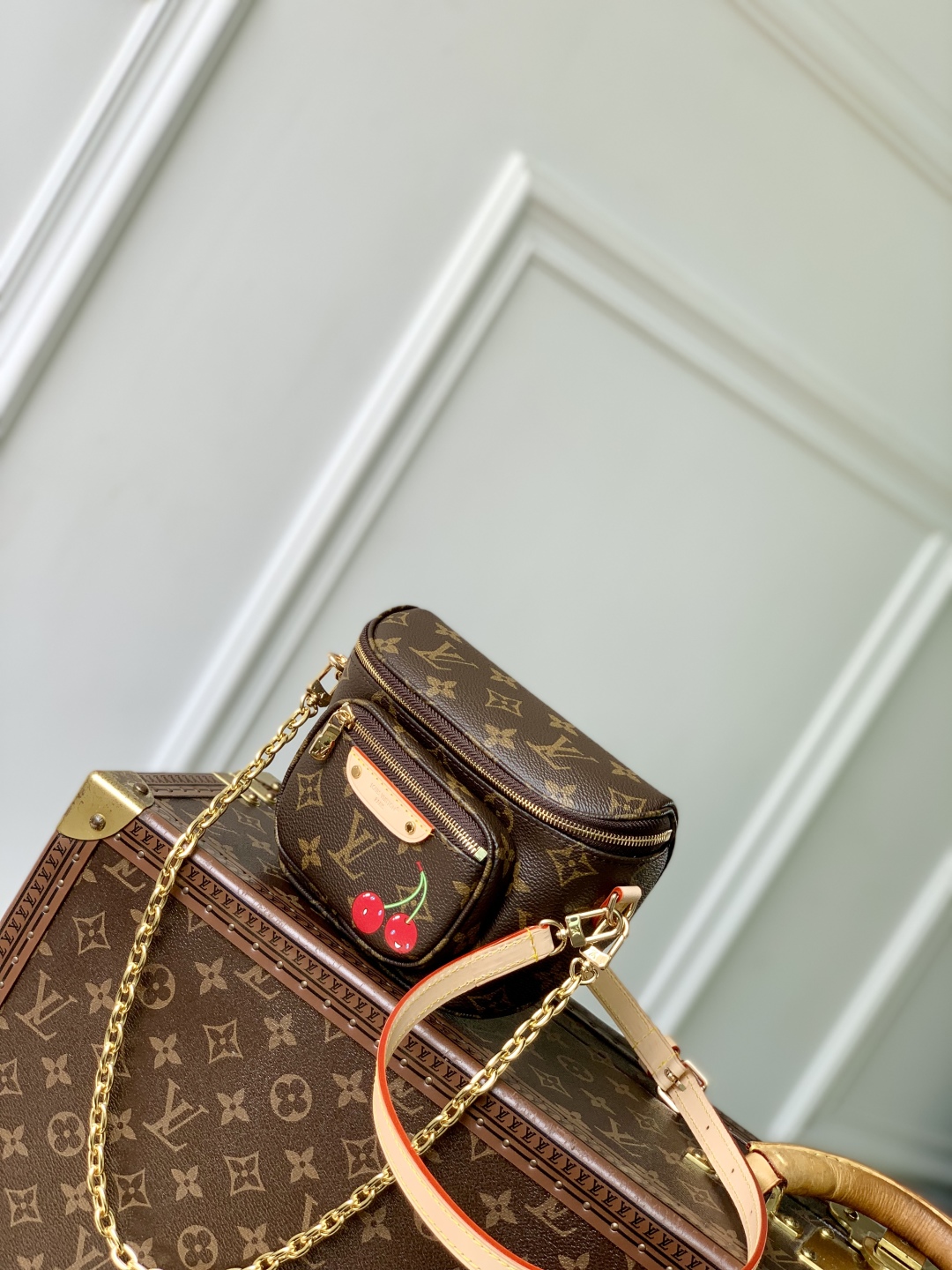 l0vis Vvtt0n mini bumbag-17 x 12 x 9.5cm