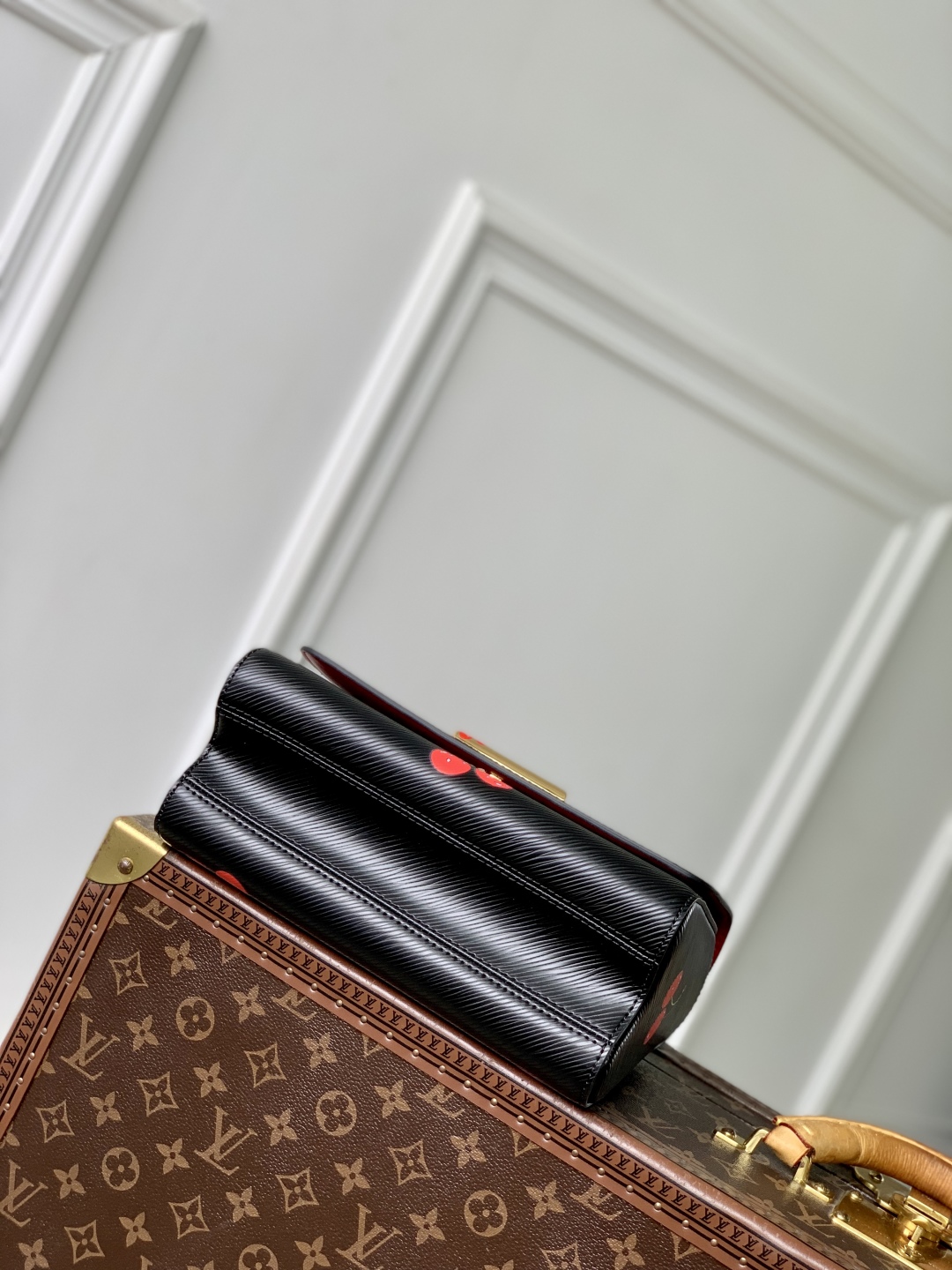 l0vis Vvtt0n twist mm slim bag-m14341-23 × 16 × 8cm