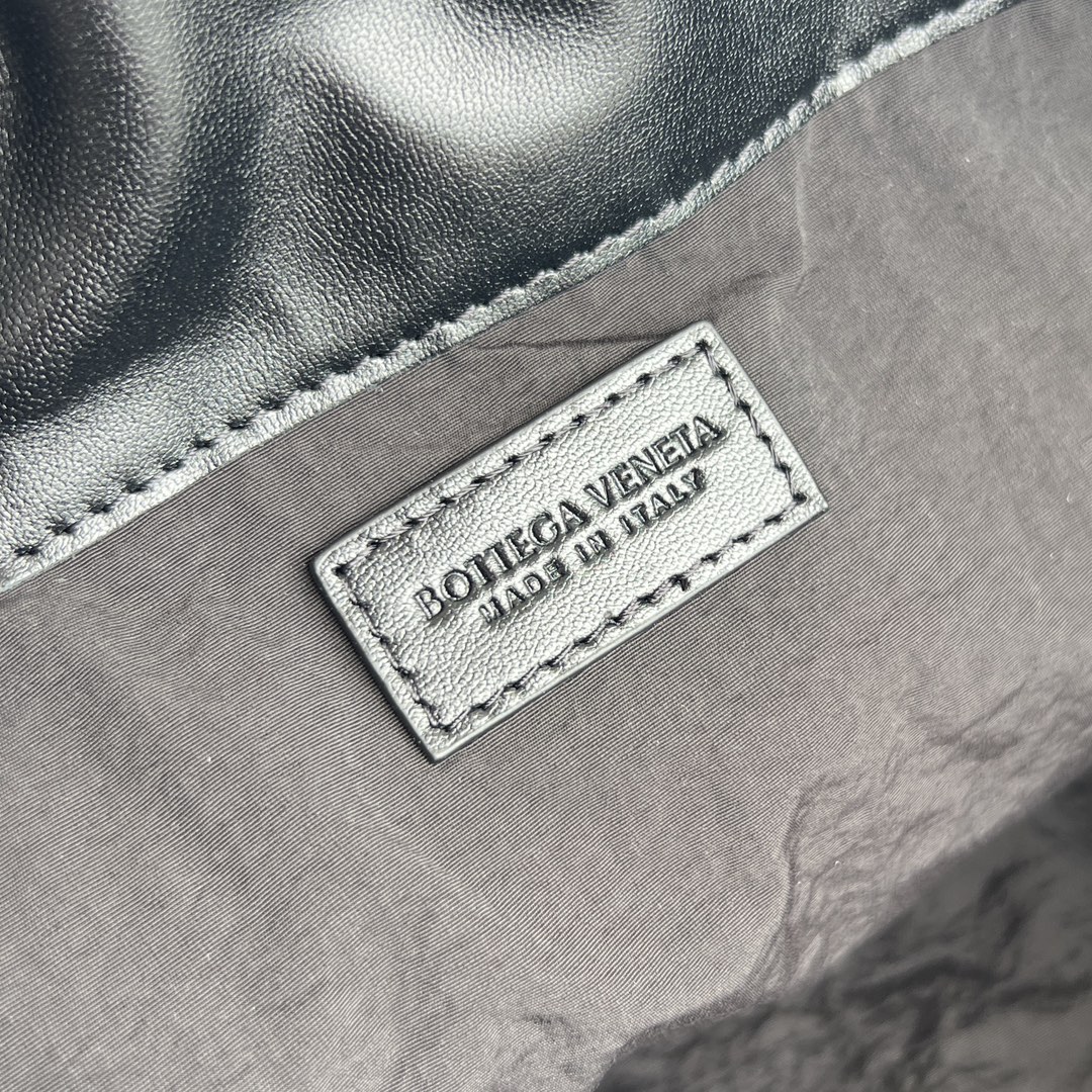 b0tt*ga Ven*ta dust bag-33x19x8cm