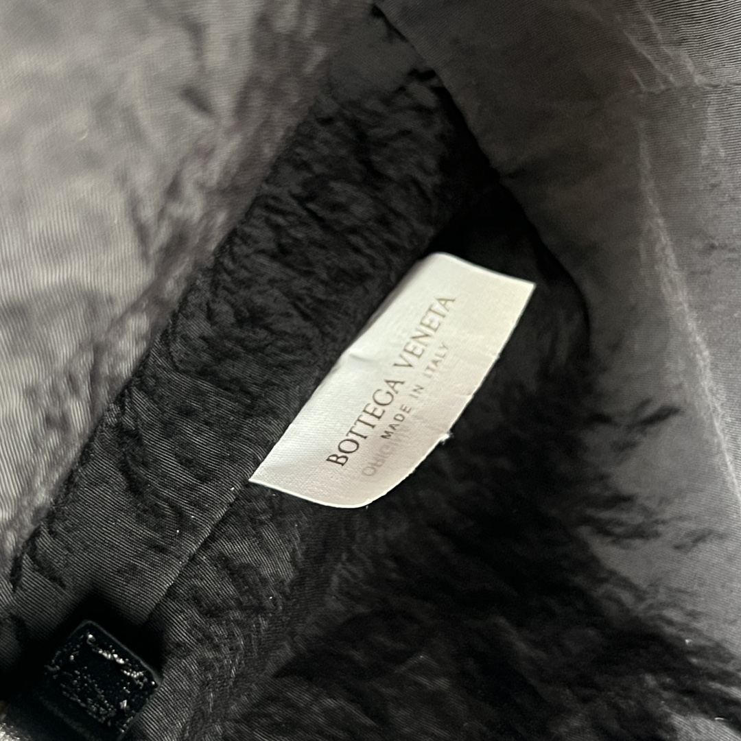 b0tt*ga Ven*ta dust bag-33x19x8cm