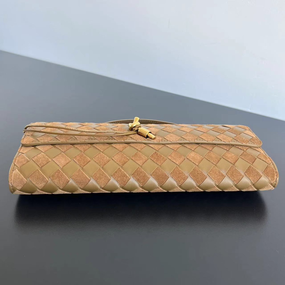 b0tt*ga Ven*ta clutch-31x13x3 cm