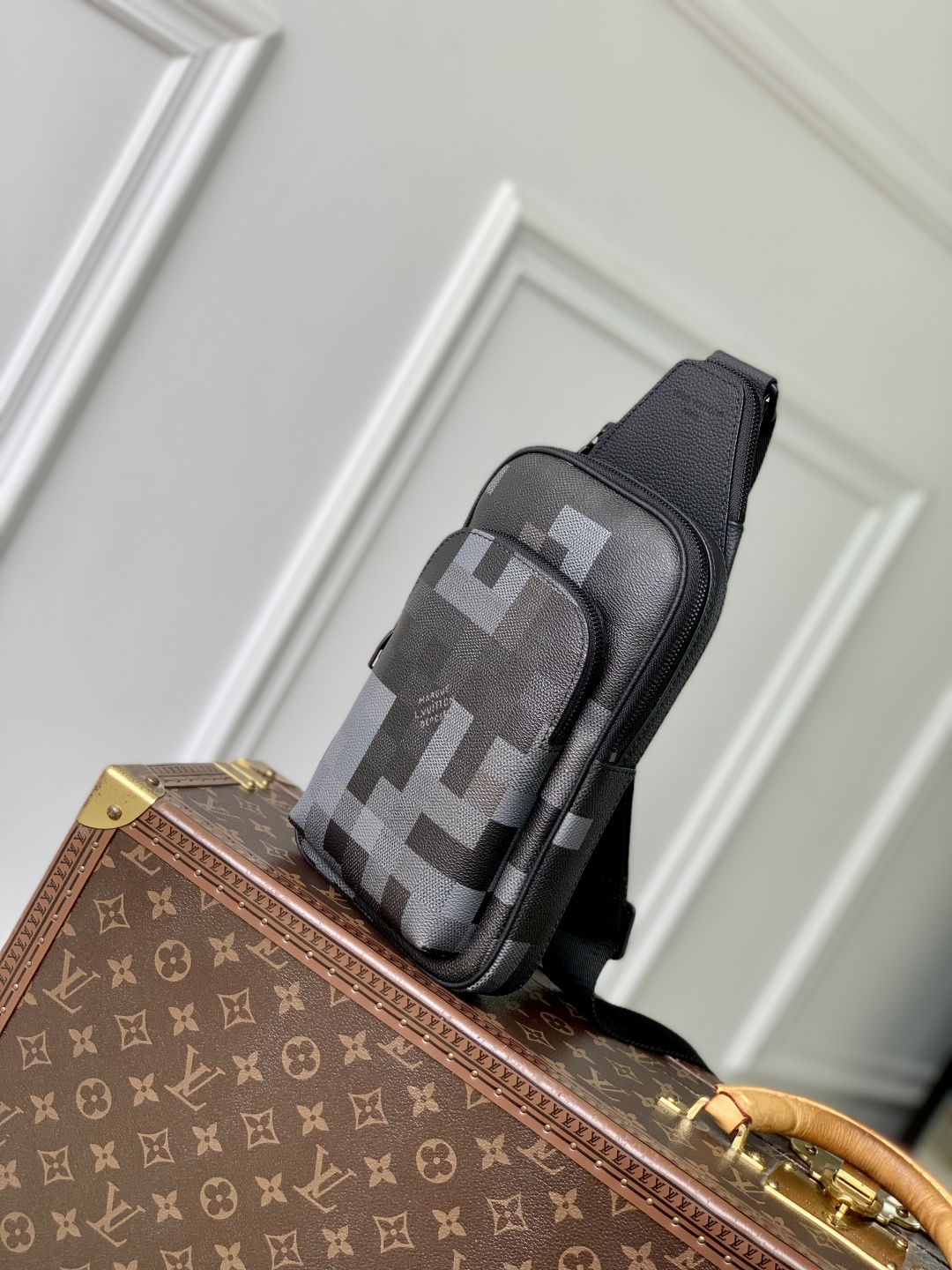 l0vis Vvtt0n avenue bag-16 x 33 x 5.7cm