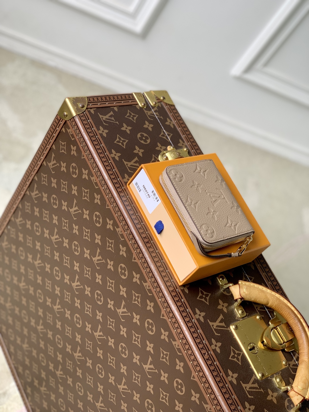 l0vis Vvtt0n wallet-11 x 8 x 1cm