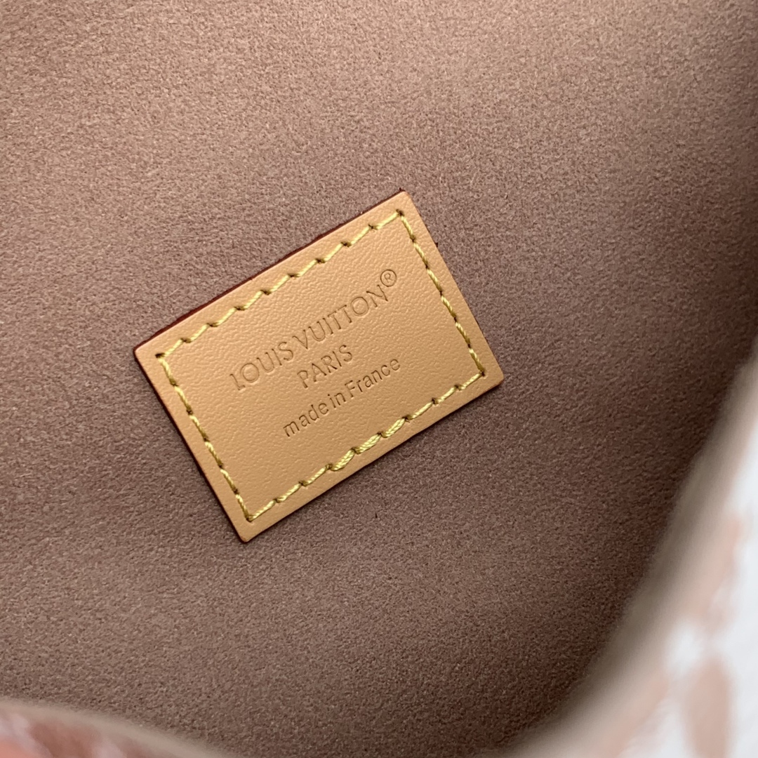 LV Pochette Camille Monogram - Women-M13566-11 x 6 x 20.5CM