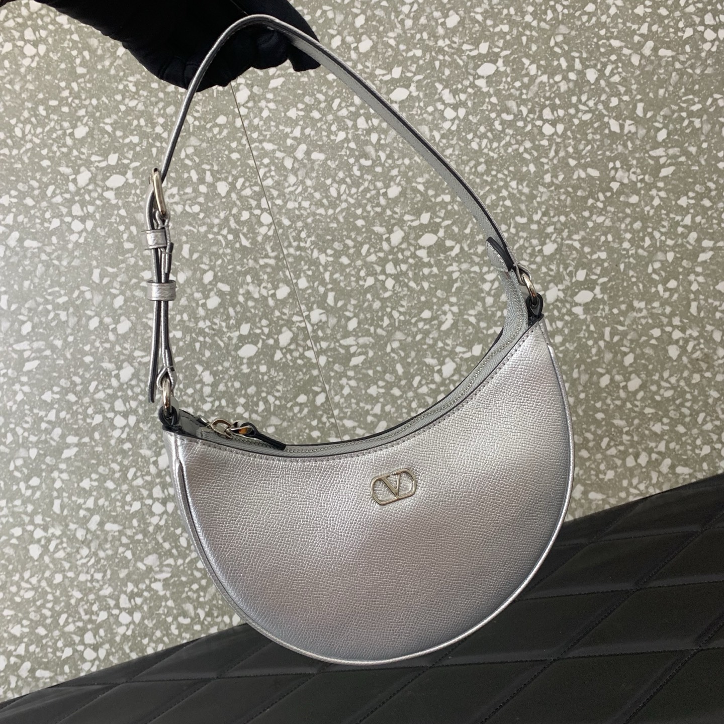 Va1e*ntin0 garavani vlogo signature-20*12*4cm