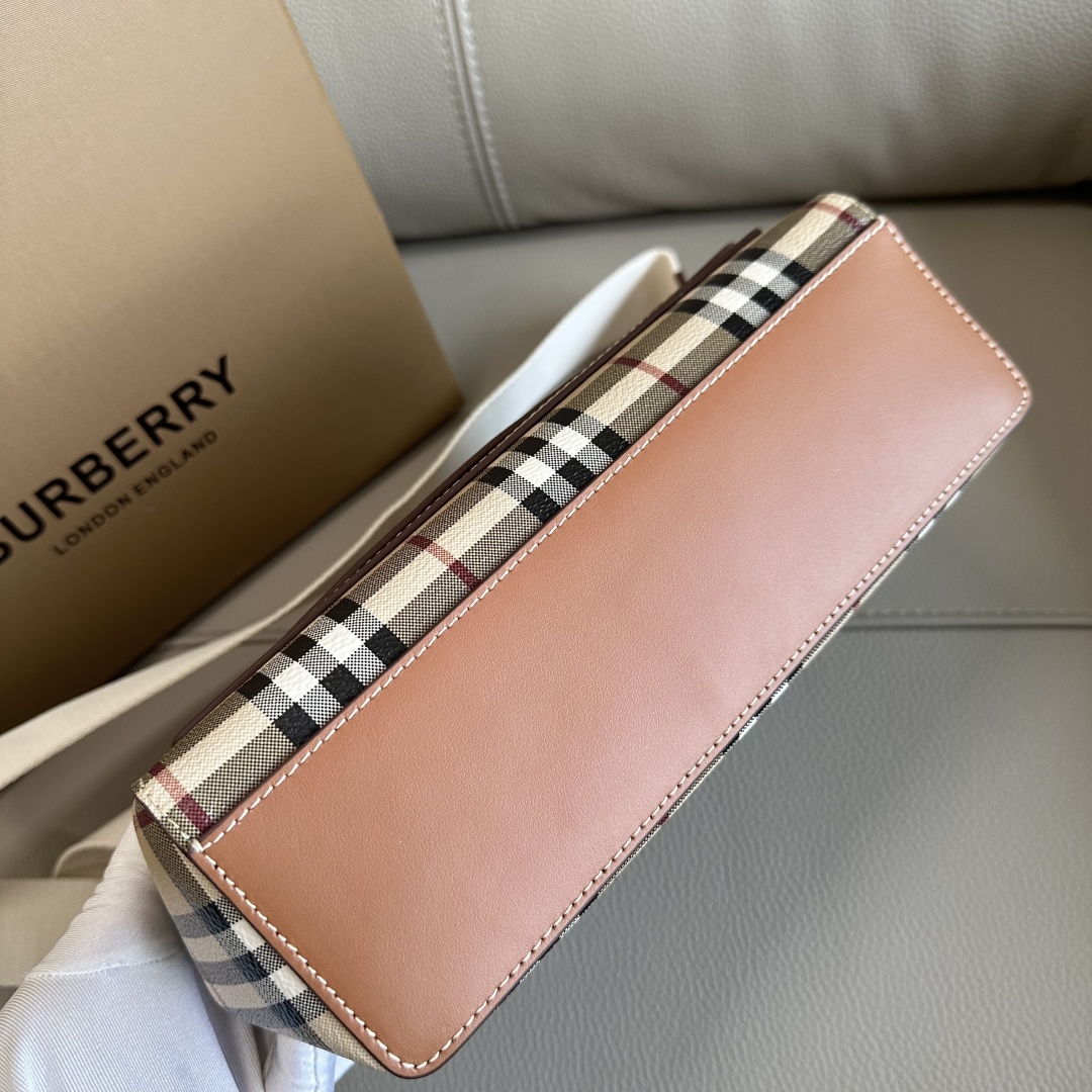 Bv*b*rry crossbody bag-25 x 8.5 x 18cm