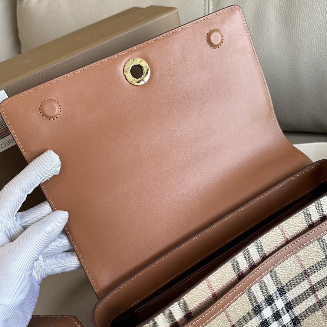 Bv*b*rry crossbody bag-25 x 8.5 x 18cm