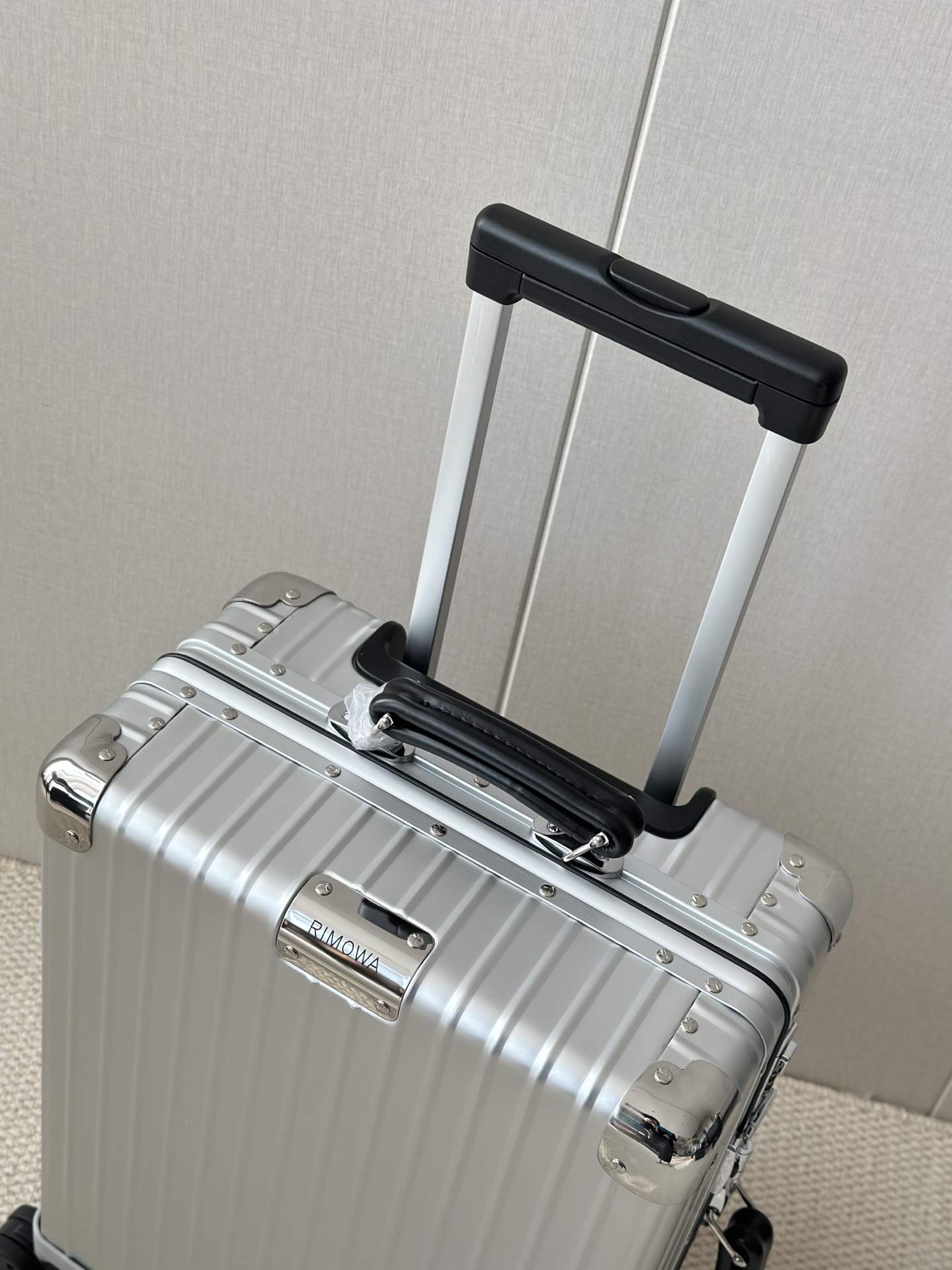 r1m0wa lU*gage-20inch(55×20×40m)