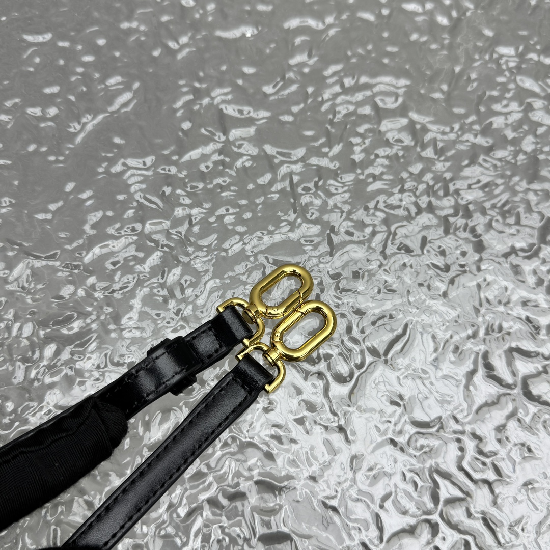 Ba1en*iaga hourglass bag-23x13*4cm