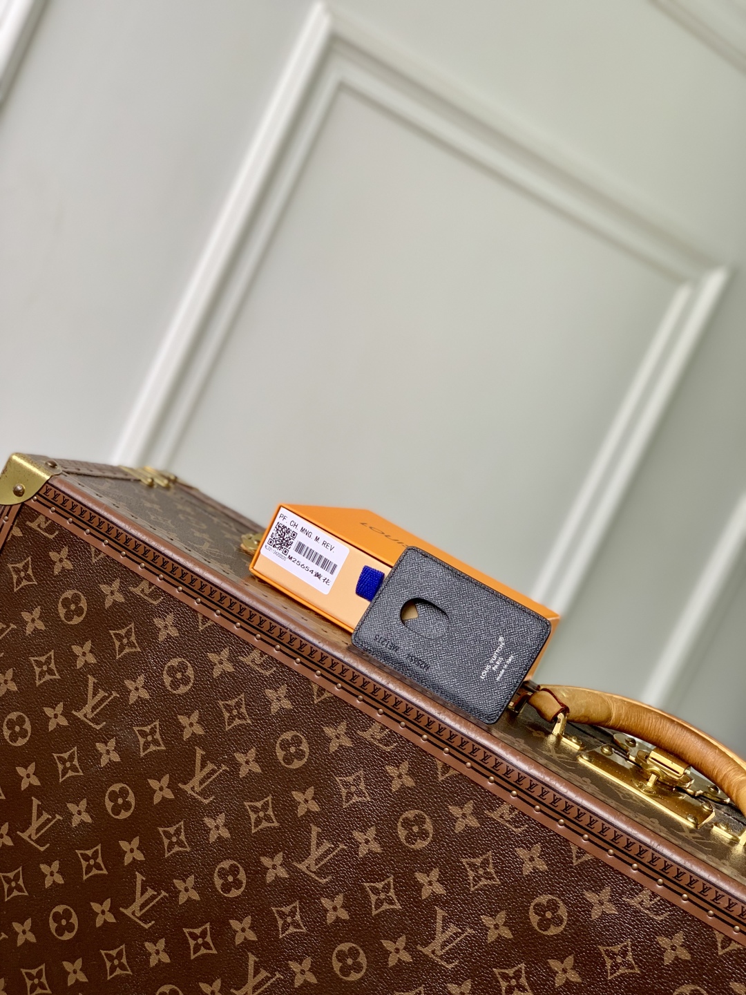 l0vis Vvtt0n magnet card holder-m25654-9x 0.5 x 6.5cm