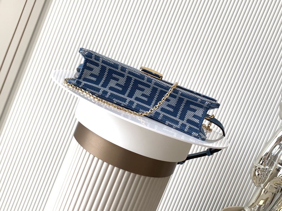 F**di baguette bag-21/5/11.5cm