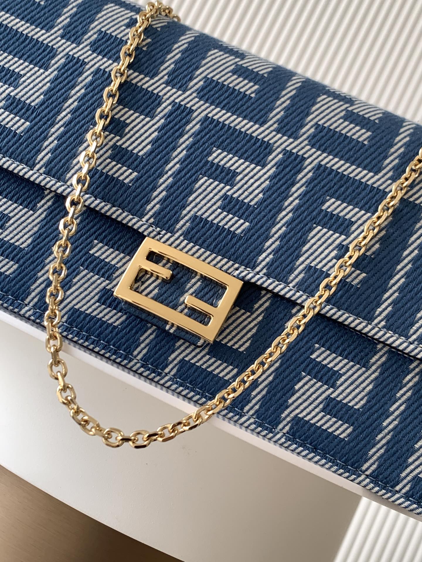 F**di baguette bag-21/5/11.5cm