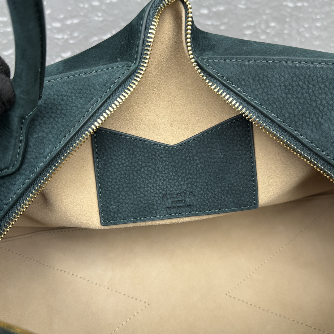 ALAÏA Le Bulldog medium Nubuck Shoulder Bag-32*17*15CM
