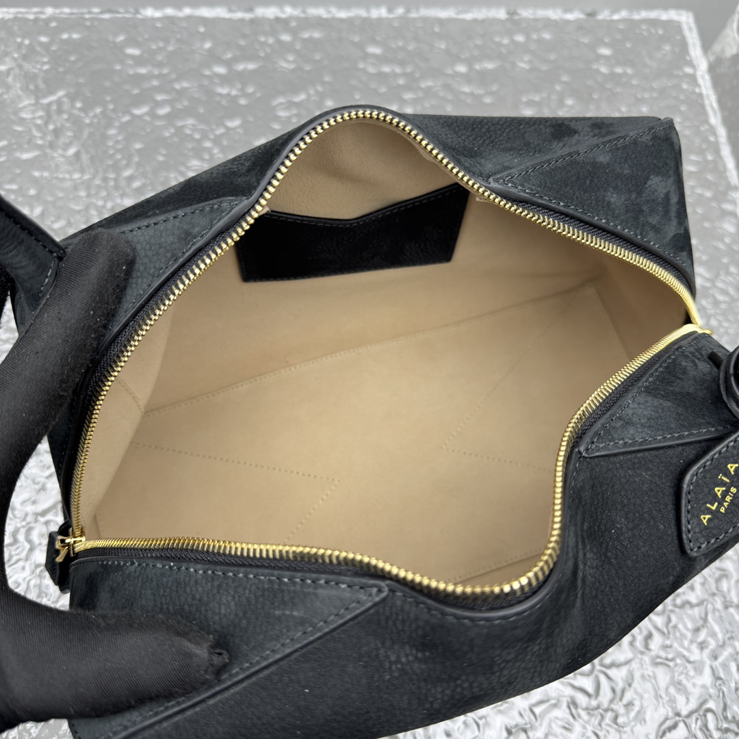 ALAÏA Le Bulldog medium Nubuck Shoulder Bag-32*17*15CM