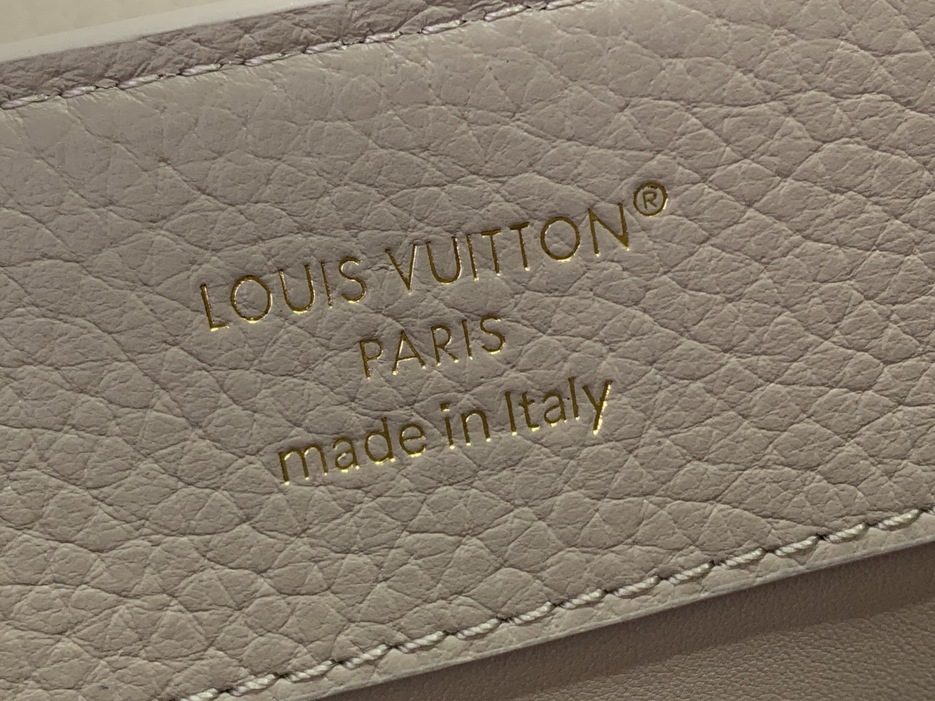 L0vis Vvtt0n Sac Capucines East West BB-29x18x9CM
