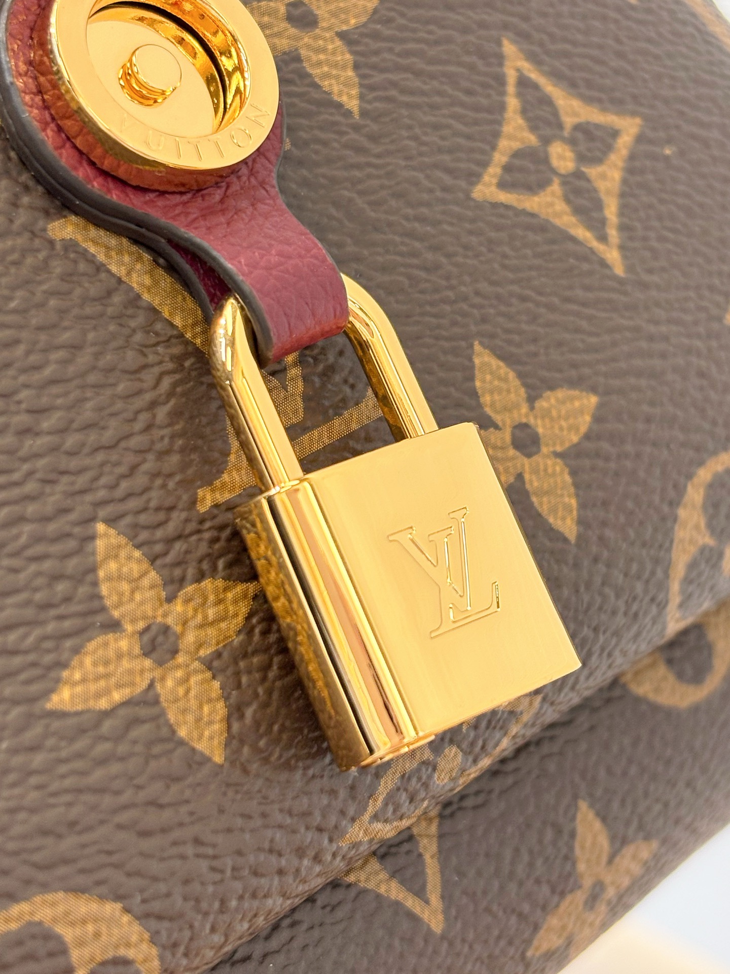 LV Saint Germain BB Monogram Canvas - Handbags M26398-24x17x9CM