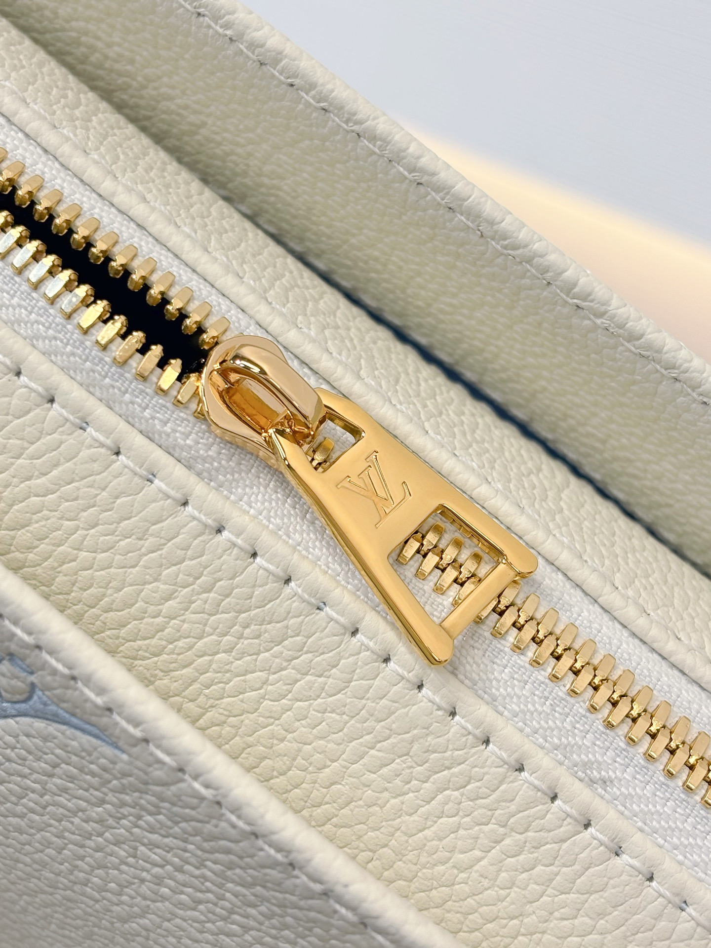L0vis Vvtt0n OnTheGo East West Handbag-M27577-25*13*10CM