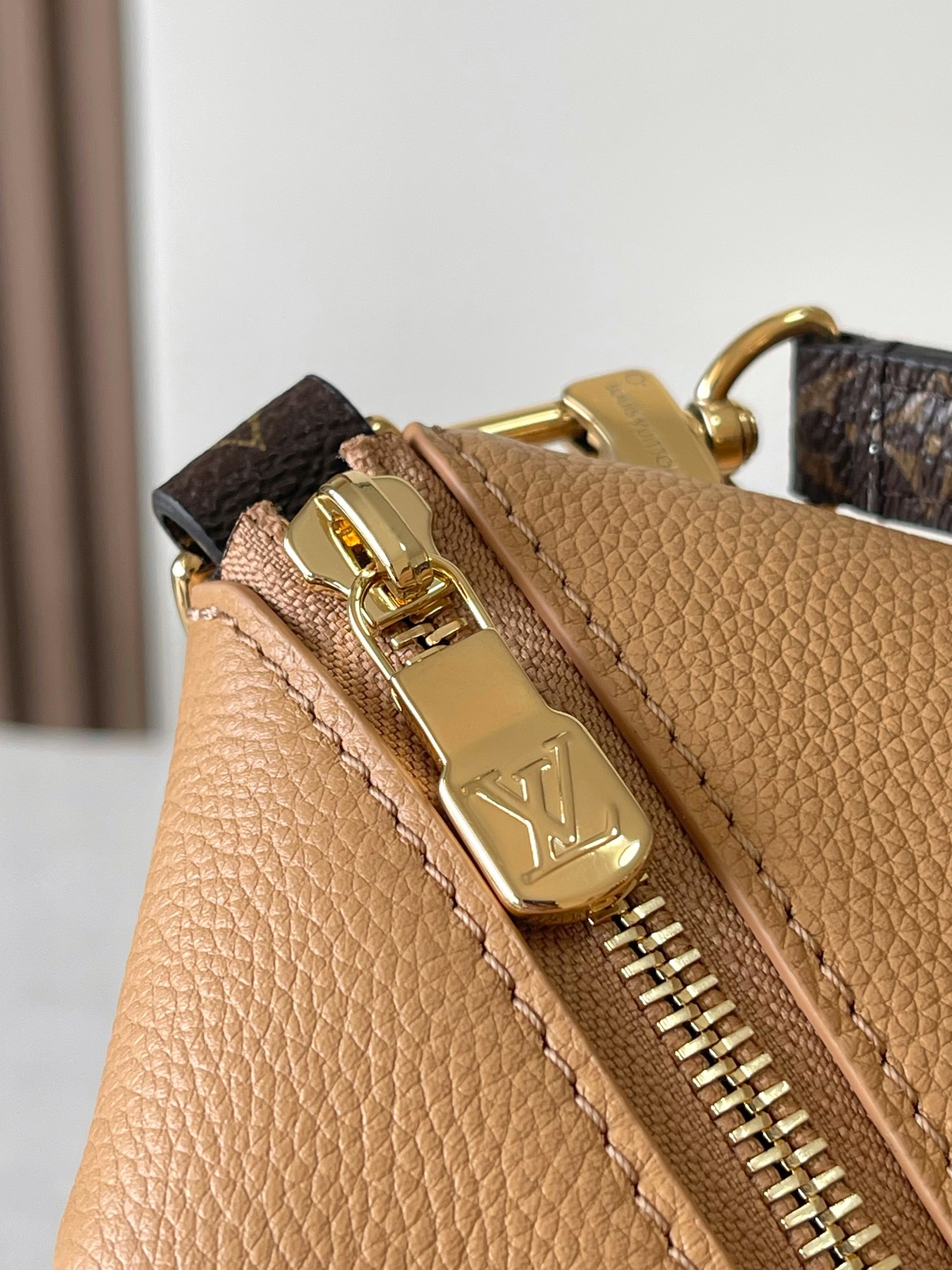 L0vis Vvtt0n Multipass - Handbags-26*10*30CM