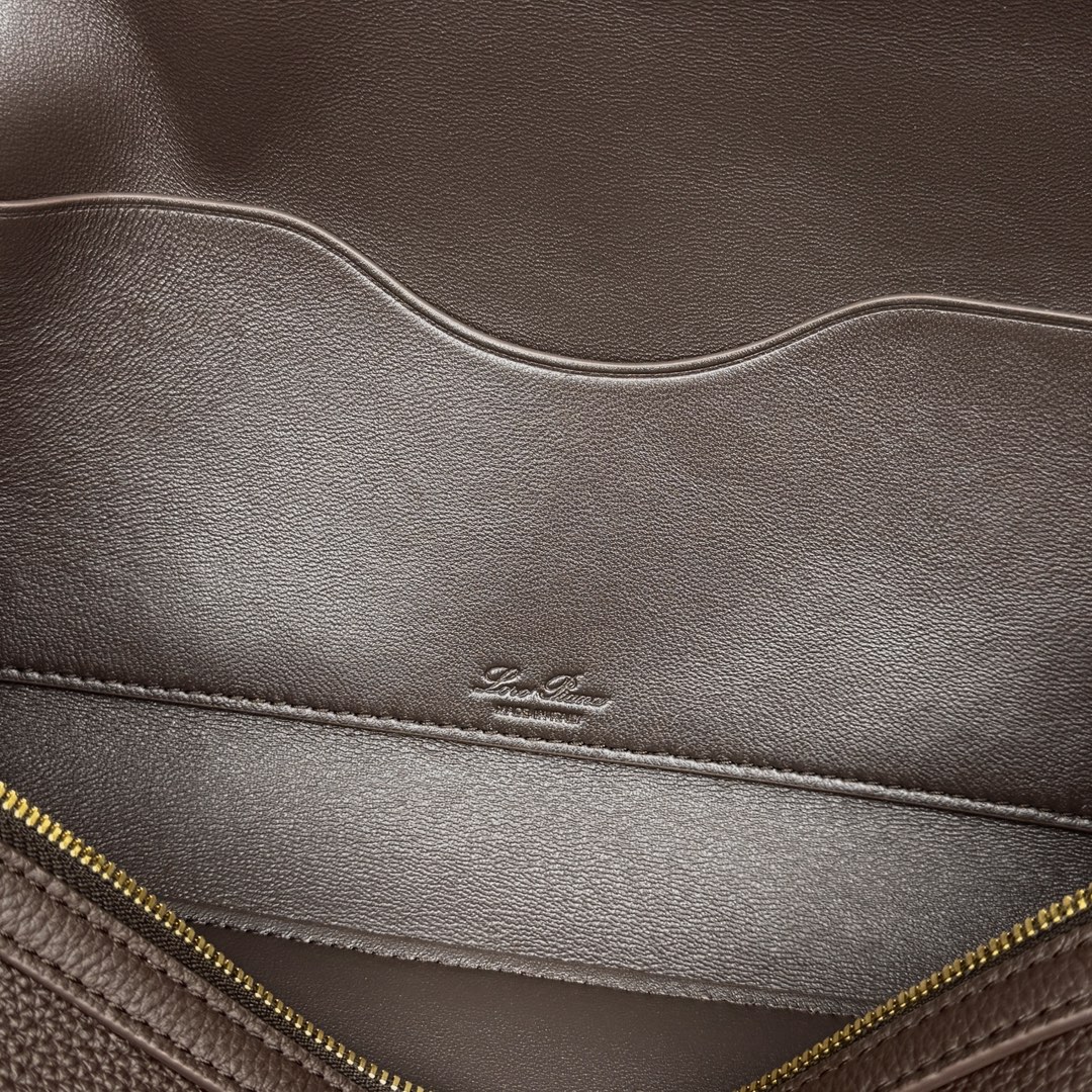 L0r0 P1ana Extra Softy Bag L33-33*14*9CM