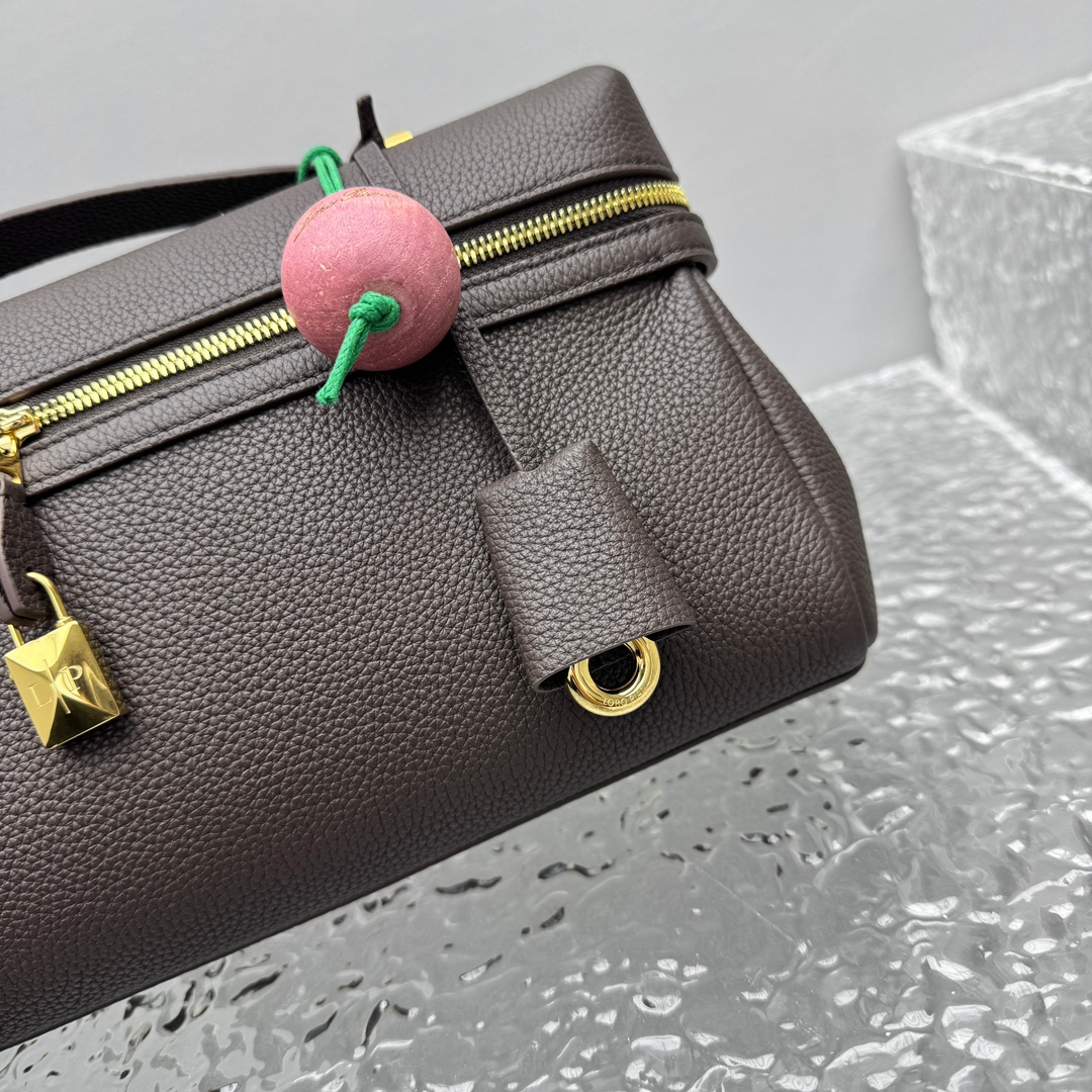 L0r0 P1ana Extra Softy Bag L33-33*14*9CM