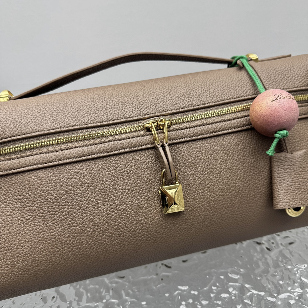 L0r0 P1ana Extra Softy Bag L33-33*14*9CM