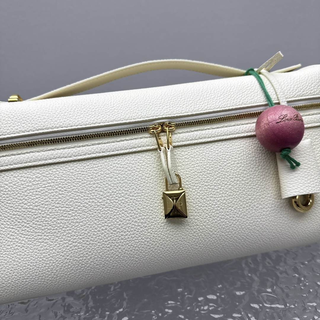 L0r0 P1ana Extra Softy Bag L33-33*14*9CM