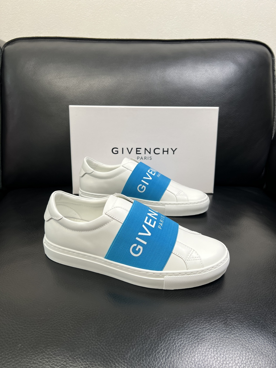 Gienvchy Sneakers