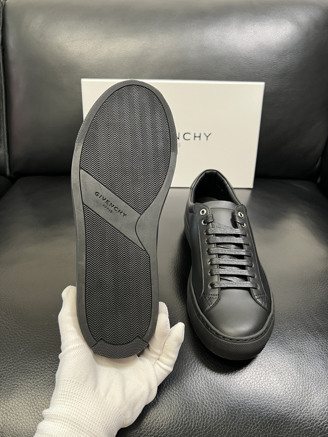 Gienvchy Sneakers