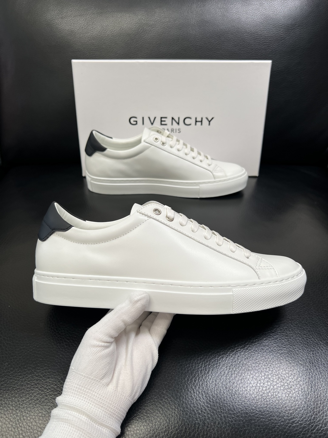 Gienvchy Sneakers