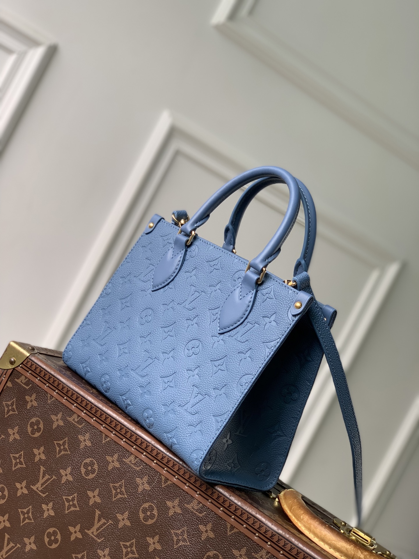 L0vis Vvtt0n OnTheGo Monogram Bold Handbag-M14576-19 x 11.5 x 25CM