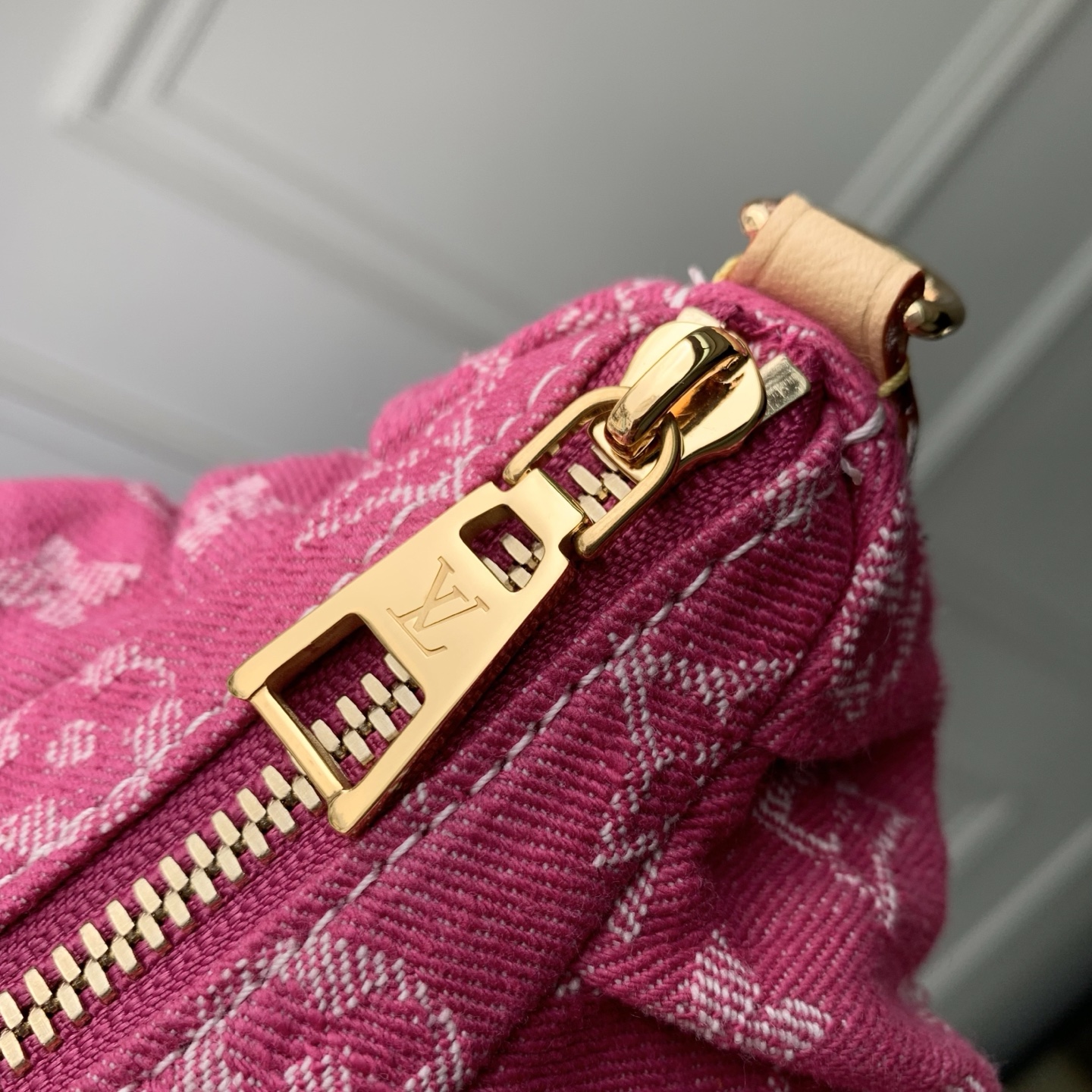 L0vis Vvtt0n Pochette Valley Bag-15 x 7 x 21CM