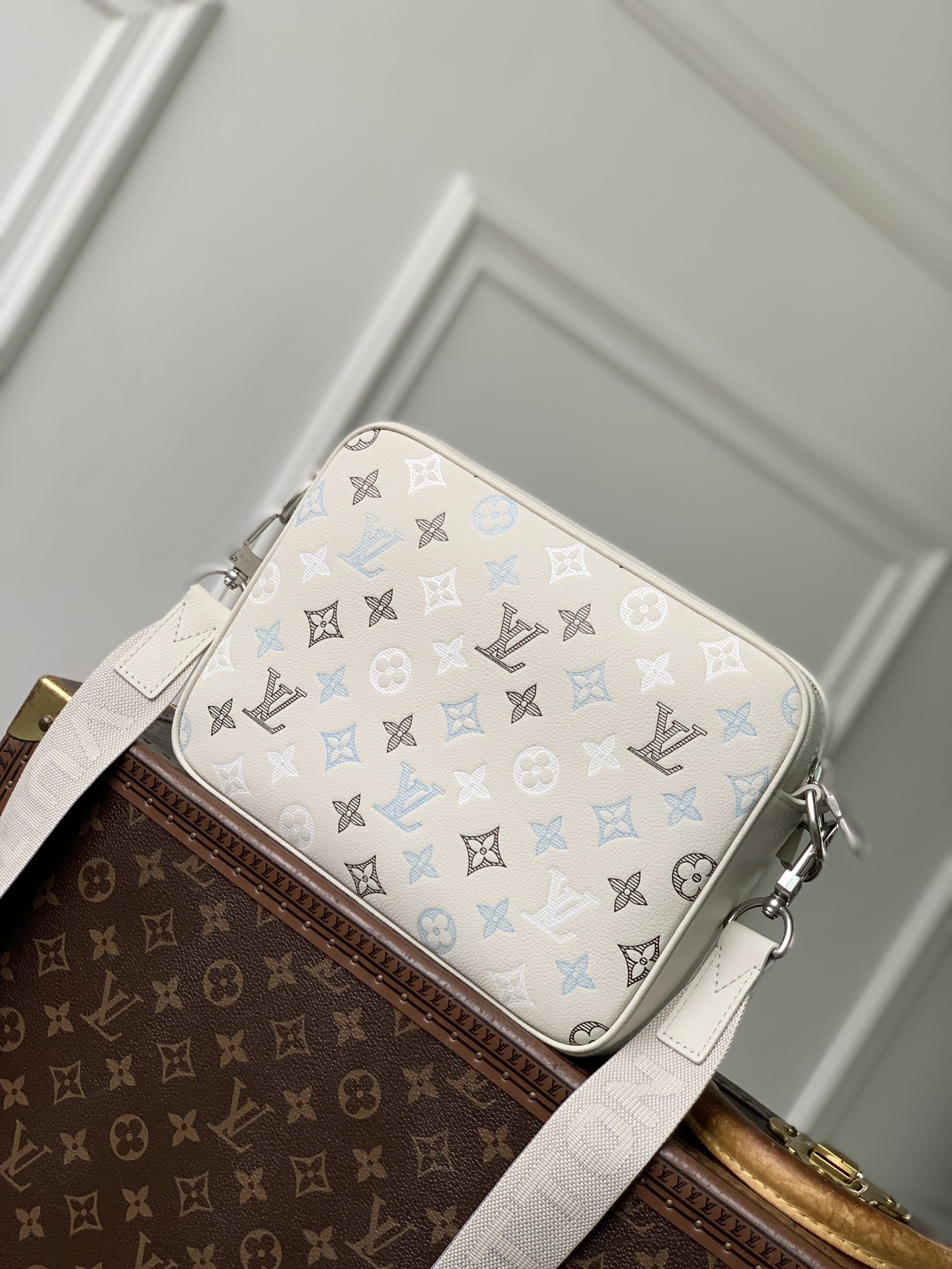 L0vis Vvtt0n Trio Messenger Bag -M28854-25 x 18.5 x 7CM