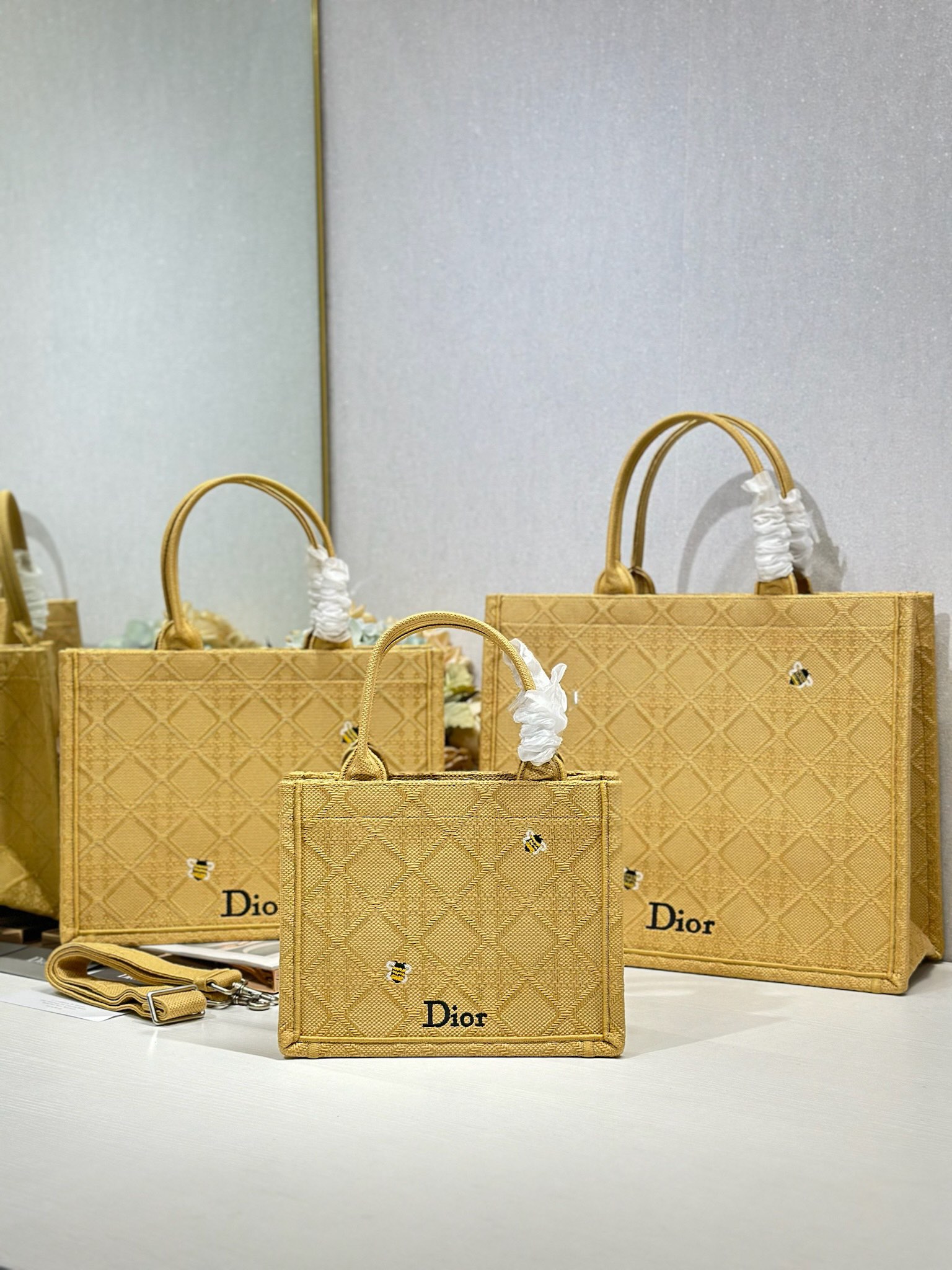 Diro Book Tote