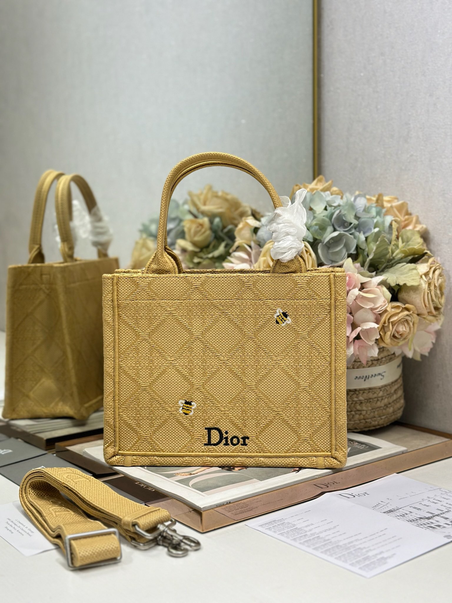 Diro Book Tote