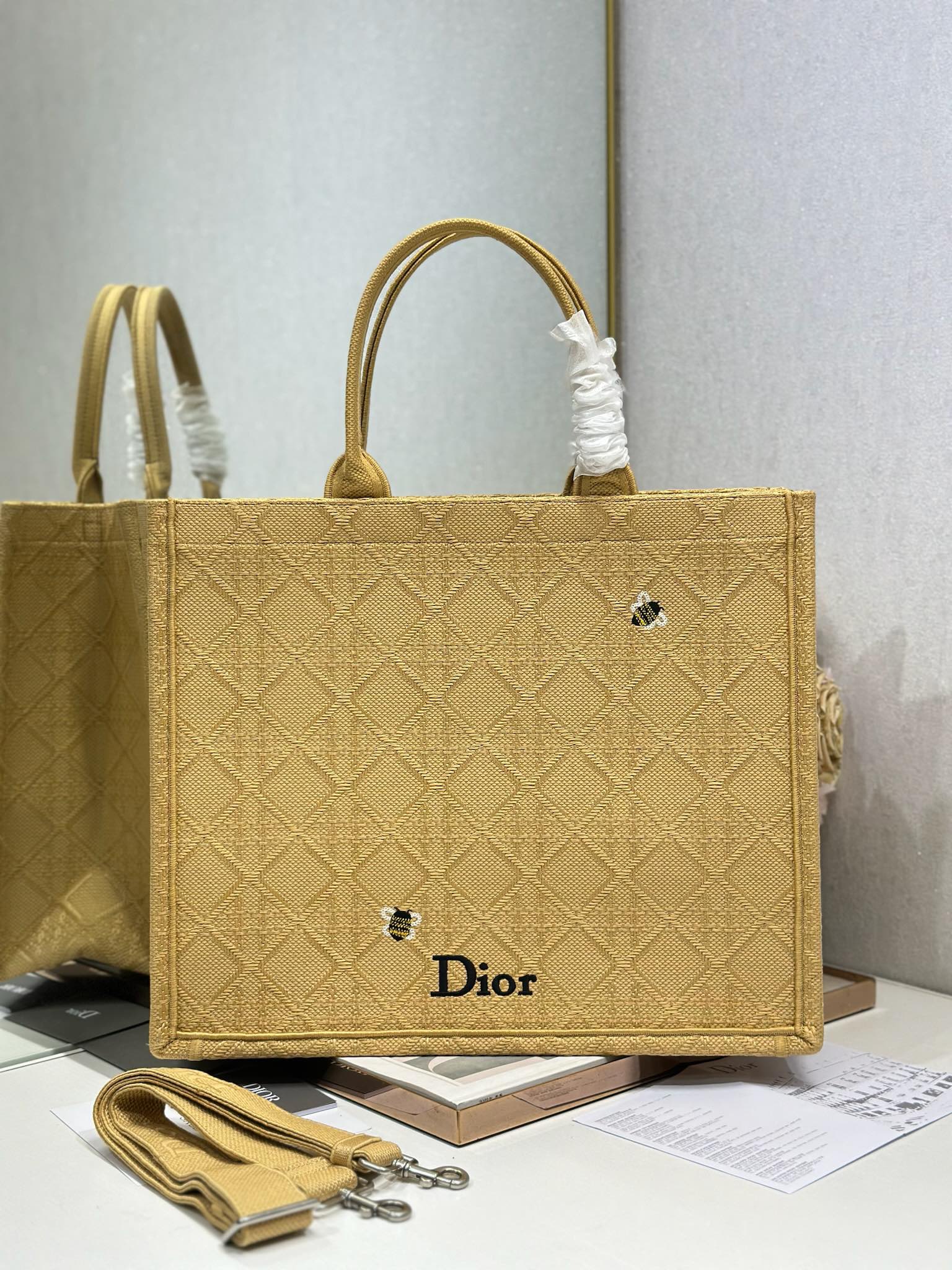 Diro Book Tote