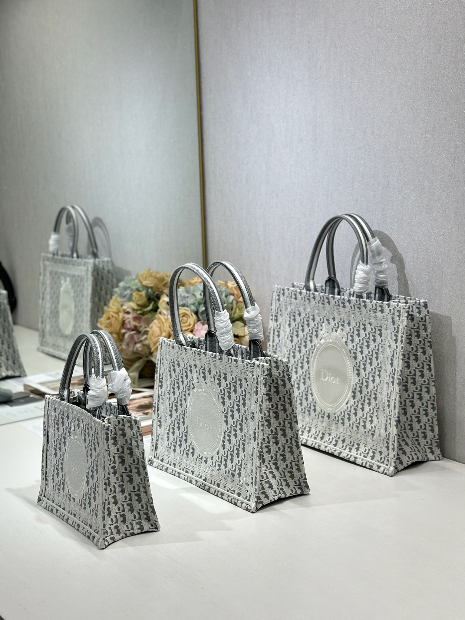 Diro Book Tote
