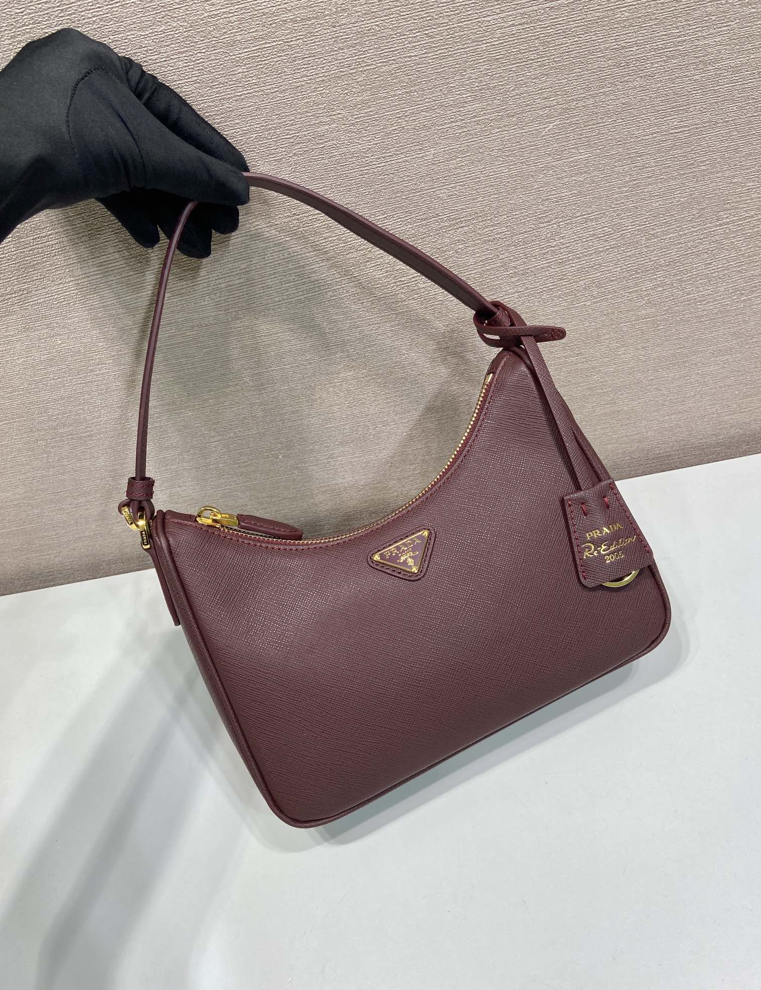 Pra*a Re-Edition Hobo Saffiano Leather Bag-22*18*6CM