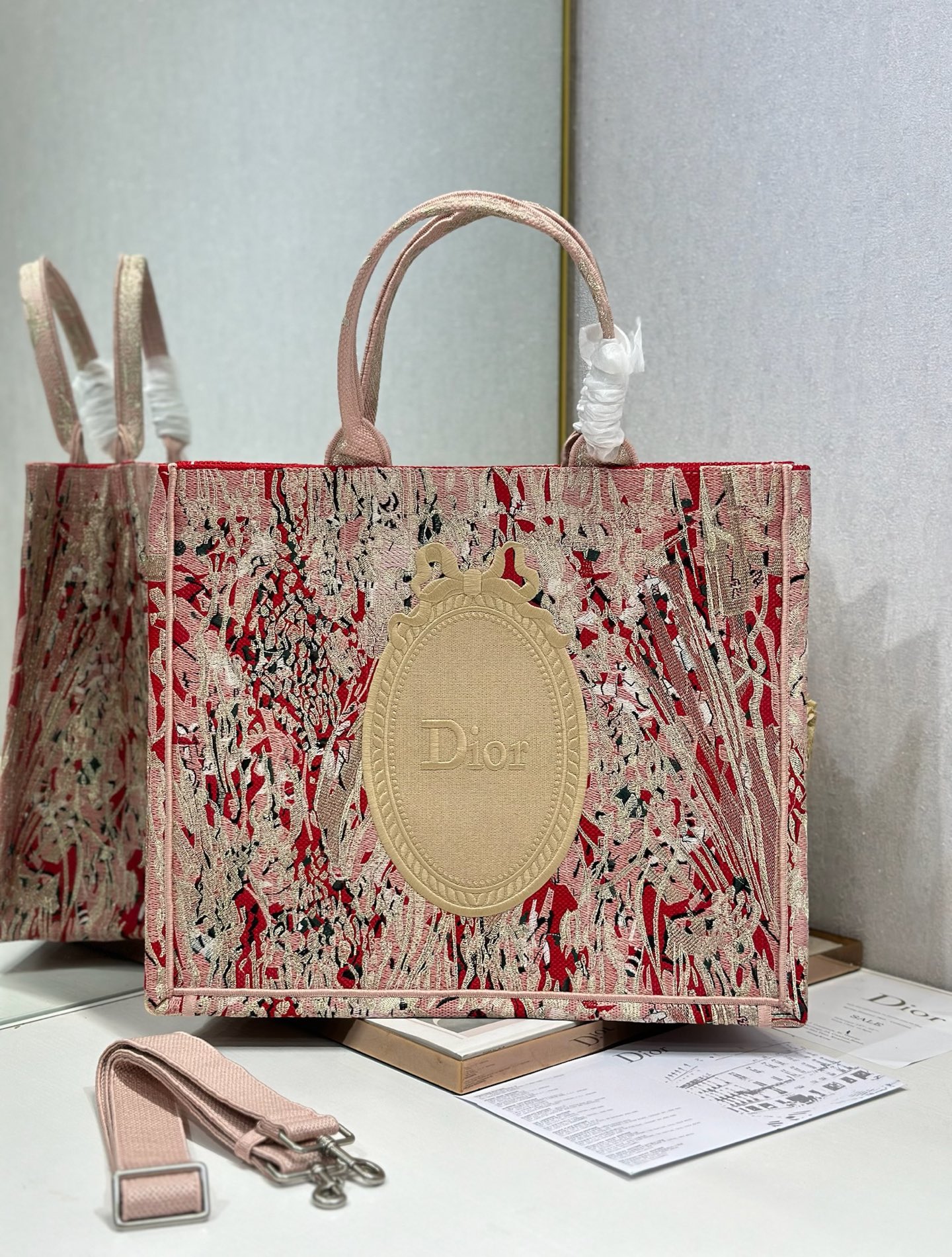 Diro Book Tote