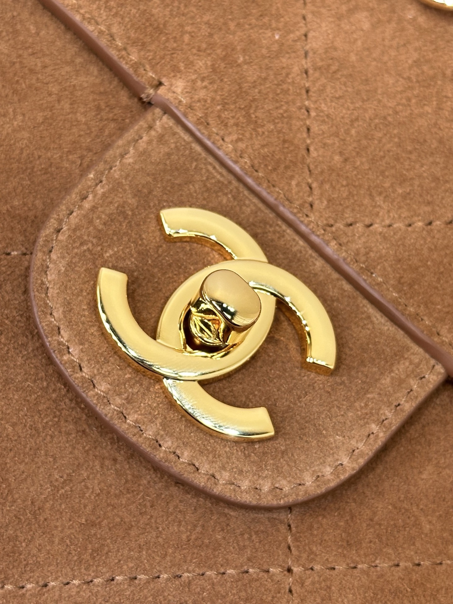 Cha**nel Suede Calfskin Small Souplissimo Maxi Flap Camel -26*38.5*11CM
