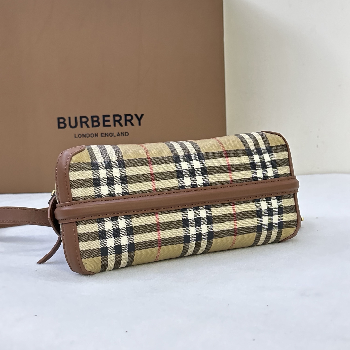 Burberr.y Primroser Bag -25.5 x 11.5 x 14CM