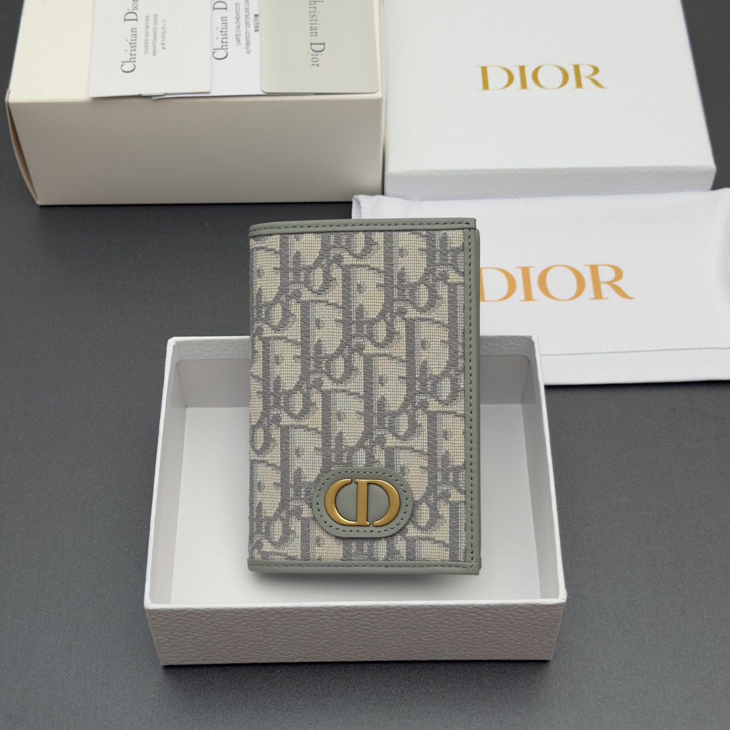 Diro Oblique 30 Montaigne Passport Holder-10*14*2CM