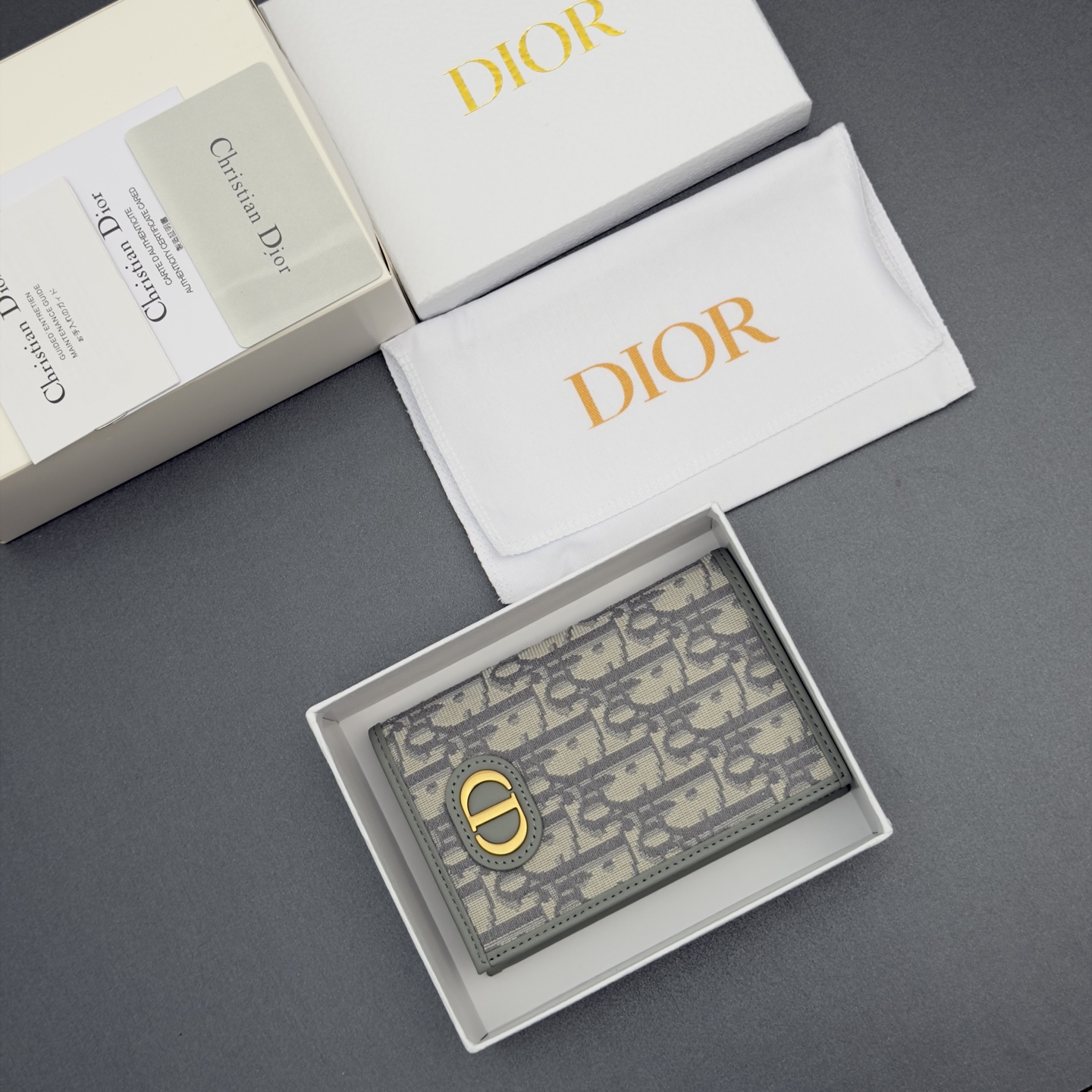 Diro Oblique 30 Montaigne Passport Holder-10*14*2CM