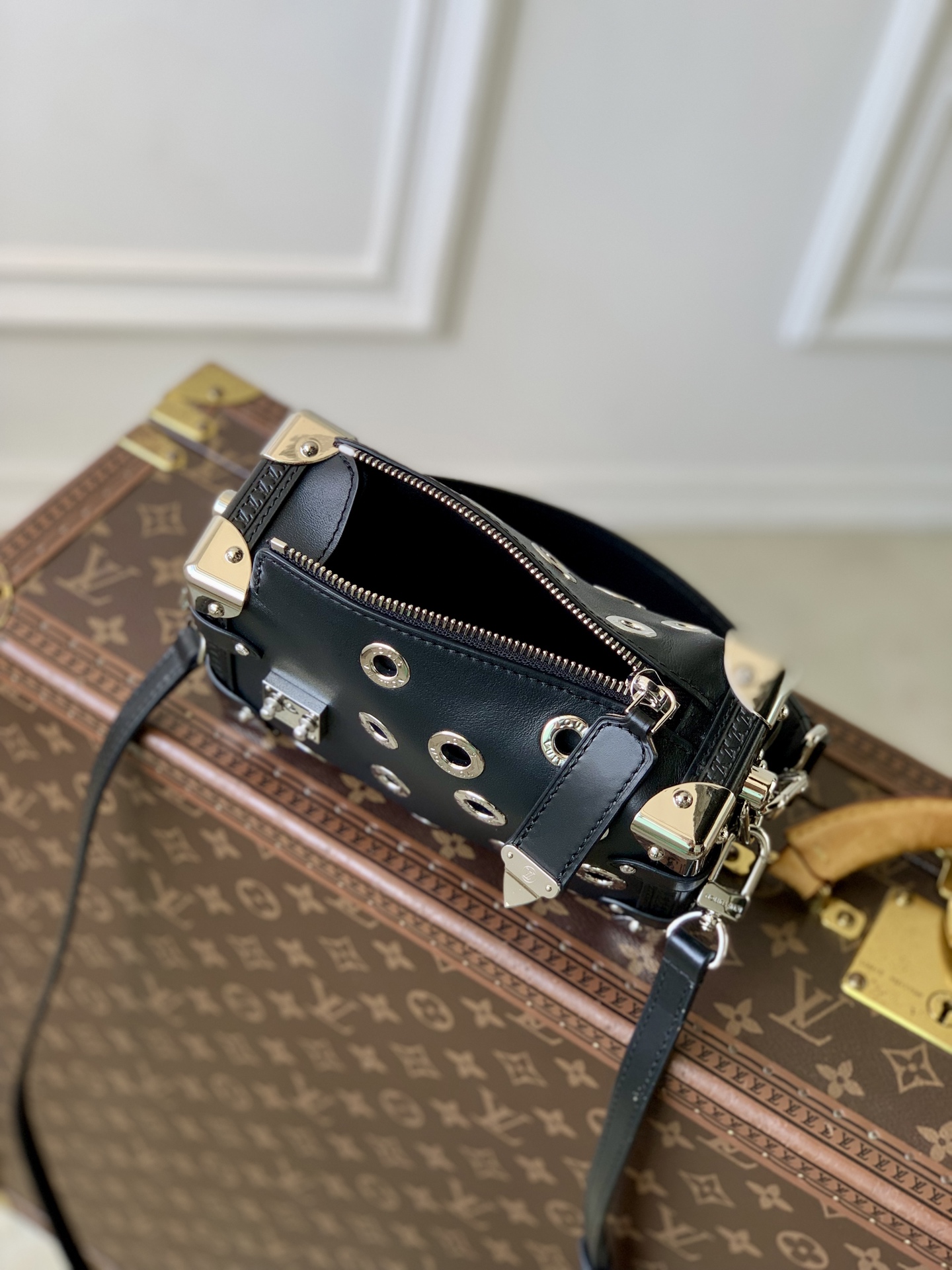 L0vis Vvtt0n Side Trunk PM-M29903-20.5 x 13.5 x 7.5CM