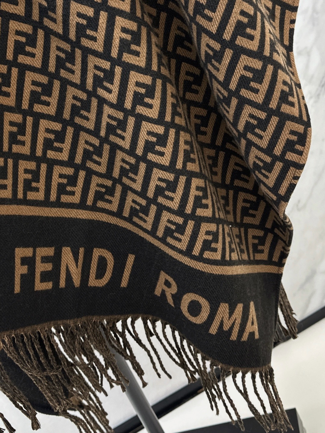 FE*NDI FF-logo Print Poncho | Brown