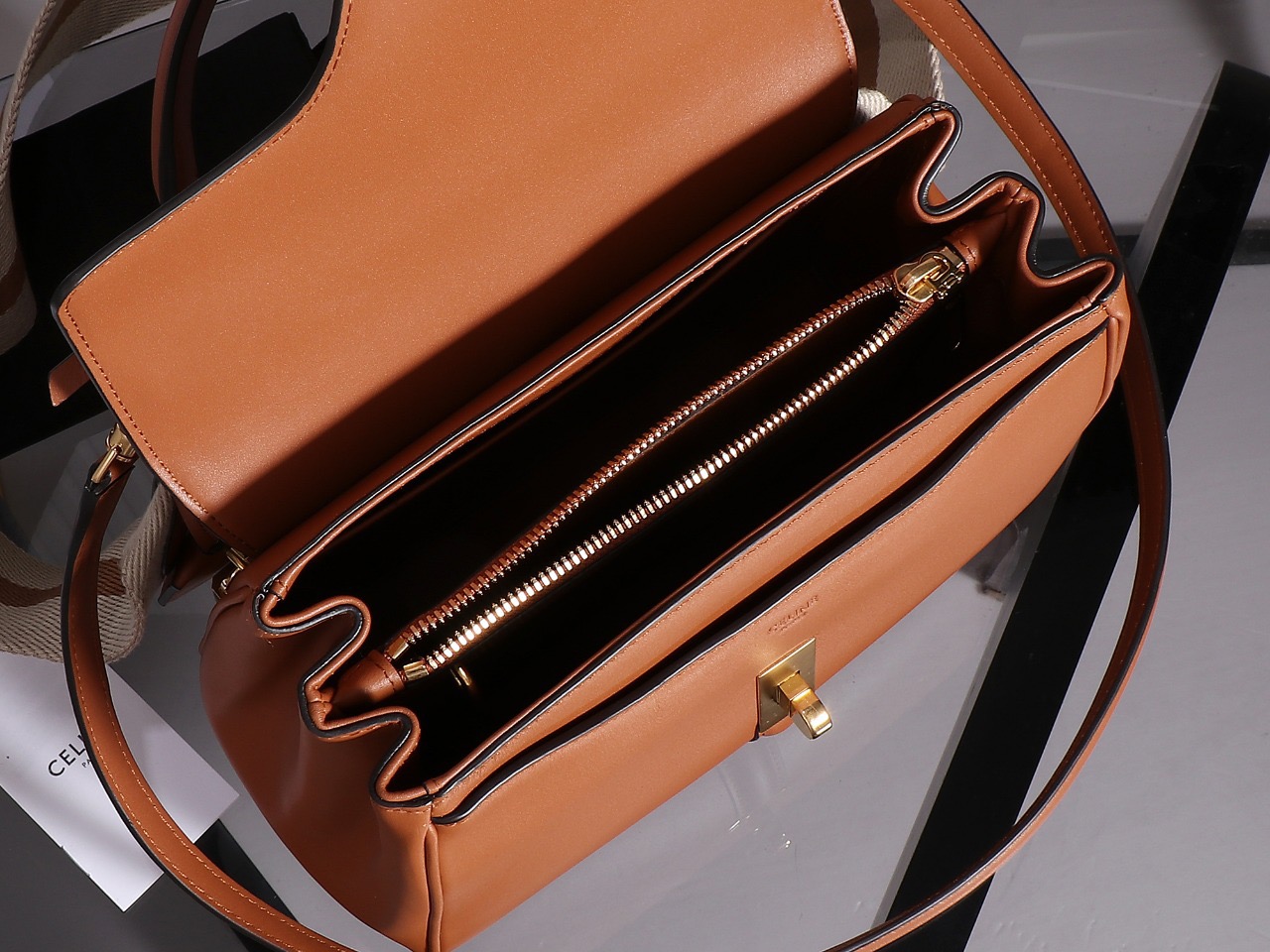 Celin**e Satinated Calfskin Small 16 Top Handle Bag Tan-23*19*10.5CM
