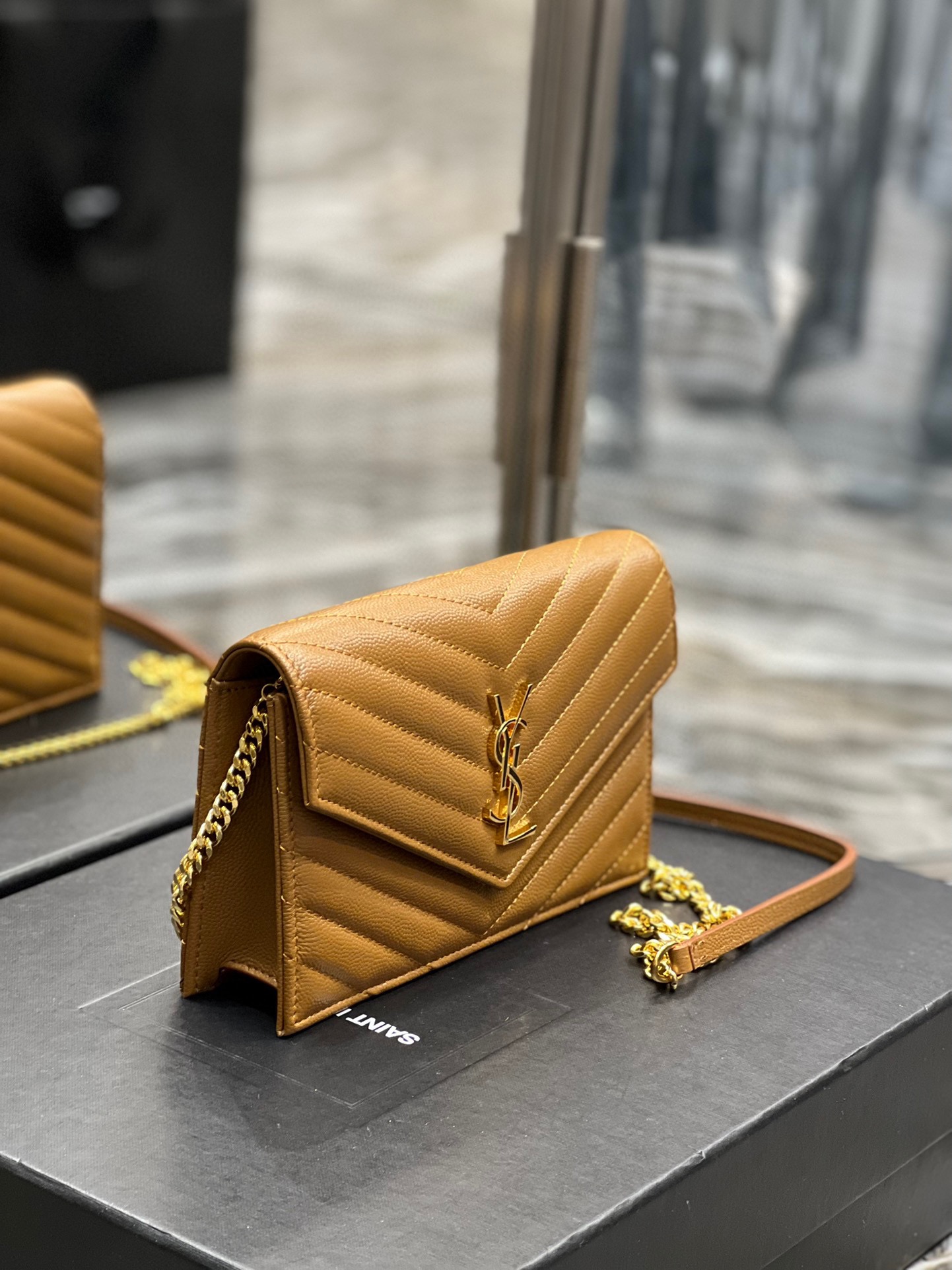 Y*L wallet on chain-19x11.5x4cm